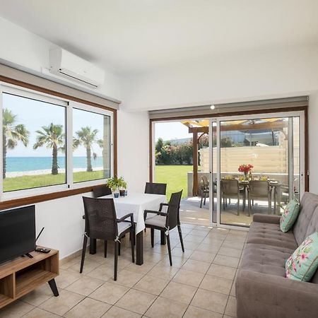 Pebble Beach Apartment Oroklini Exterior photo